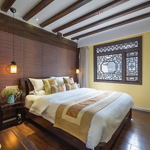 Two-Bedroom Queen Suite